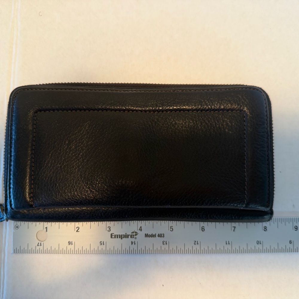 HOBO International Black Leather Zip Wallet - Picture 6 of 9